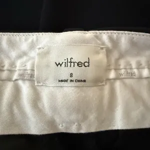 Aritzia Wilfred The Effortless Pleated Black Trouser Pant Size 8 thumbnail 9