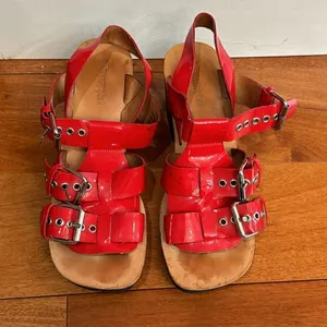 Jeffrey Campbell Riveter Lugged Buckle Sandal patent‎ leather red size 7.5 thumbnail 4