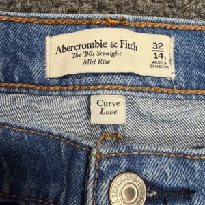 Abercrombie & Fitch Curve Love 90s Straight Mid Rise Jeans Blue 32 14S thumbnail 4