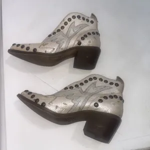 Corral Circle G White Coastal Cowgirl Studs Pointed Toe Ankle Booties Women's 7 thumbnail 6