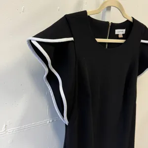 Calvin Klein‎ Black Flutter Sleeve Sheath Dress White Trim Size 8 Gold Zipper thumbnail 3