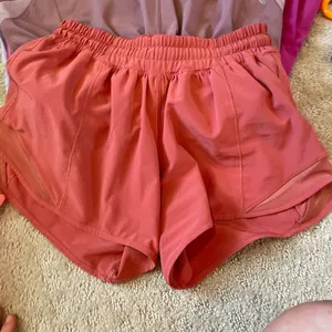RARE COLOR Lululemon Hotty Hot Shorts Size 4 thumbnail 6