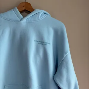 Comfrt light blue hooded sweater hoodie women's size‎ medium kangaroo pockets thumbnail 3