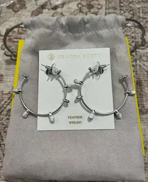 Kendra Scott Earrings thumbnail 1