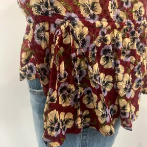 Madewell Side Drawstring Ruffle Hem Top in Viola Floral thumbnail 6