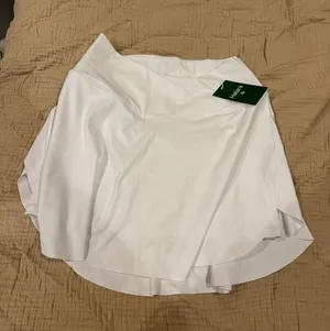 Halara v waist skort thumbnail 1