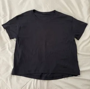Lululemon Top thumbnail 1