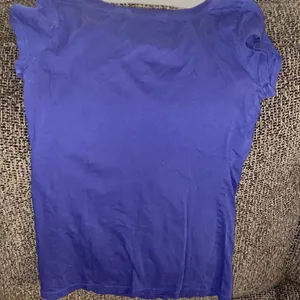 ✨ GUESS Womens Beaded Logo Embellished T-Shirt✨ thumbnail 3