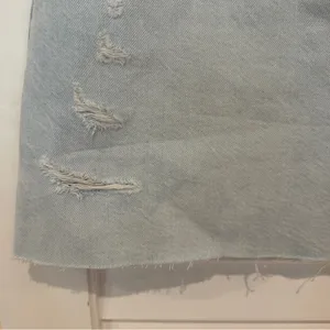 New Zara Ripped Denim Mini Skirt Sz L Distressed Hem Light Blue NWT thumbnail 3
