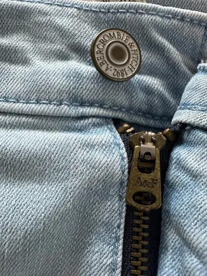Abercrombie & Fitch Size 2 26W High-Rise Mom Jean Shorts Frayed Hem Summer Boho thumbnail 4
