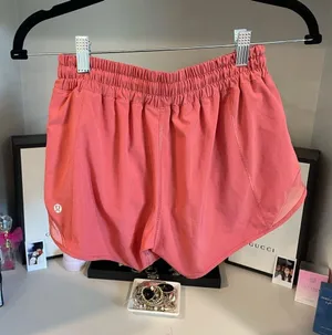 RARE COLOR Lululemon Hotty Hot Shorts Size 4 thumbnail 2