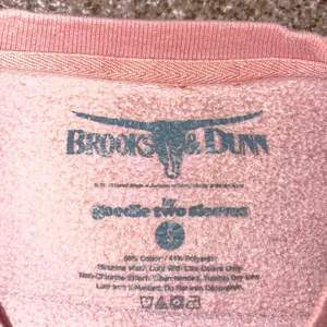 Brooks & Dunn crewneck sweatshirt 'Down that Red Dirt Road'. thumbnail 2