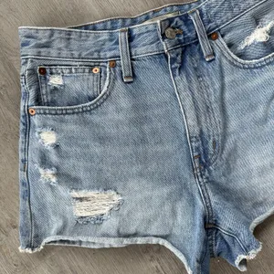 Madewell Relaxed High Waisted Denim Shorts Distressed 3 Inch Size 27 thumbnail 4
