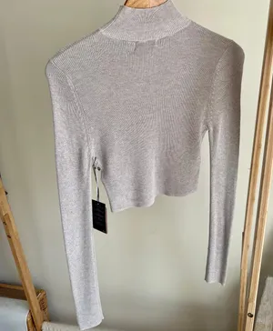 Cropped Ribbed Turtleneck Sweater in Oatmeal - S thumbnail 3