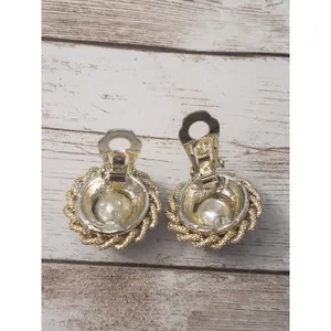 Vintage Clip On Earrings thumbnail 5