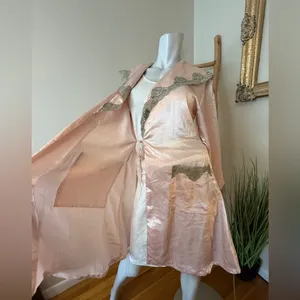 Victoria’s Secret 2nd Skin Liquid Satin Regency Robe Chantilly Lace Rare PS VTG thumbnail 4