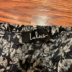 Lulus black & white floral wide leg pants sz M thumbnail 4