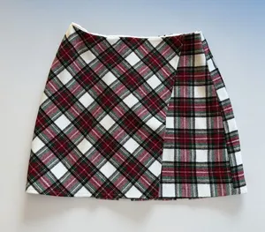 HOLLISTER Ultra High Rise Holiday Plaid Skirt Size Medium thumbnail 1