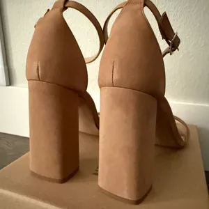 Steve Madden Tiaa Ankle Strap Block Heel Sandals - Size 10 - Camel Nubuck - NWB thumbnail 10