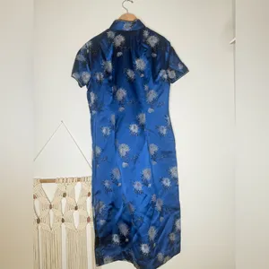 Vtg Cheongsam Dress Blue Floral Mandarin Collar Midi Length Frog Closure thumbnail 4