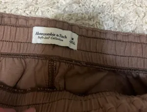 Abercrombie And Fitch Beige Quilted Joggers Medium thumbnail 5