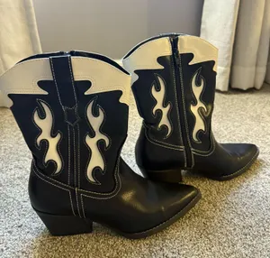 Universal Threads Boots thumbnail 2