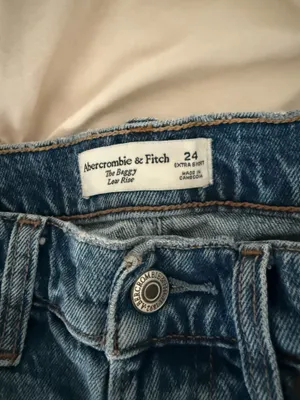 Abercrombie Low-Rise Baggy Jeans thumbnail 3