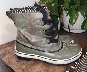 Sorel Out N About Olive Green Leather Duck Waterproof Boots Size Women's 9‎ EUC thumbnail 1