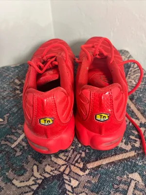 Nike All-Red Mesh Athletic Sneakers thumbnail 5