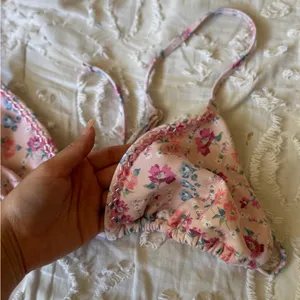 Hollister Size S/M Pink Floral Triangle Bikini Set thumbnail 4