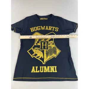 Harry Potter Tee Size M Black Hogwarts Alumni Gold Cotton Unisex New Without Tag thumbnail 5