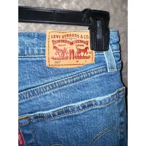 Levi’s 501 Distressed Medium Wash Button Fly Raw Hem Jeans Size 27 #774 thumbnail 3