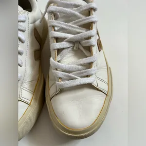 Veja campo chromefree leather sneakers white/almond sz 8 thumbnail 4