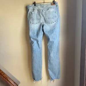 American Eagle Lightwash Super Ripped Jeans thumbnail 4