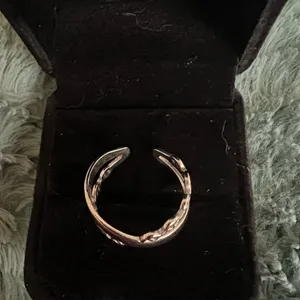 Women’s Stainless Steel Silver Adjustable Band Size 7-9 thumbnail 2