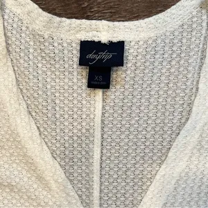 Daytrip Lightweight Longer Length V Neck White Button Down Cardigan Size XS thumbnail 2