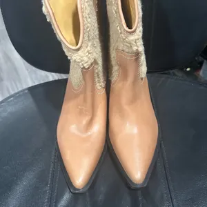 Free People Pitchfork Point Shearling Boots - Almond Butter Shearling - Size 6 thumbnail 2