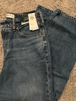 Abercrombie & Fitch High Rise Loose Curve Love Jeans thumbnail 1
