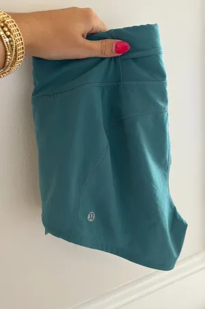 Lululemon Shorts 2.5" Hotty Hot Low-Rise thumbnail 1
