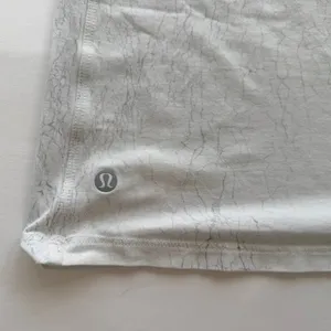 Lululemon All Yours Muscle Tank Top White Grey Crackle Print Size 12 Cotton thumbnail 4