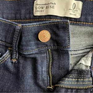 Abercrombie Fitch Low rise cuffed denim jean shorts dark Wash stretch women 0 25 thumbnail 9