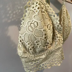 Listicle Medium Light Green Lace‎ Bralette thumbnail 4
