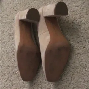 NWB nude suede chunky heel pump sz9.5 banana thumbnail 4