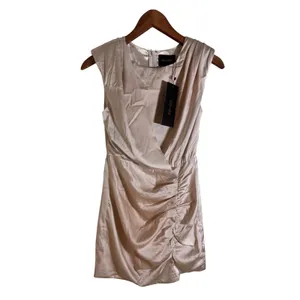 DO+BE Champagne Satin Ruched Mini Dress Sleeveless Padded Shoulder GY0997 NWT thumbnail 2