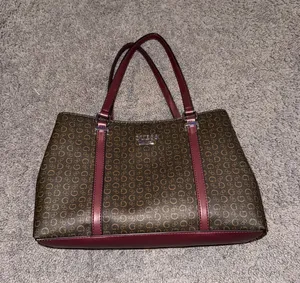 Guess Purse  thumbnail 1