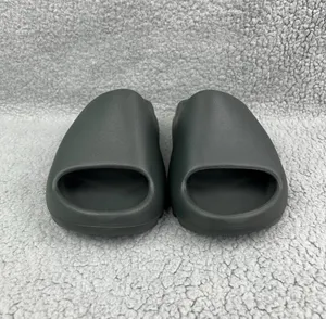 Adidas Yeezy Slide Onyx Size 7 thumbnail 3