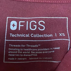 Figs Catarina Women's Maroon One-Pocket V-neck Medical Nurse Scrub Top Size XS thumbnail 3