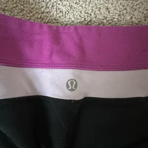Lululemon cropped leggings size 4 thumbnail 4