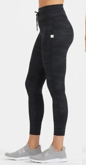 Vuori Daily Legging Black Camo Size S 25” Inseam Drawstring thumbnail 1