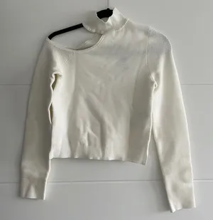 Abercrombie Off-the-shoulder sweater thumbnail 1